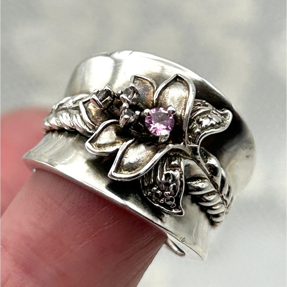 Vintage 925 Selling Silver Wide Band Flower and Vine Ring Size 5 1/2 ~ 5.5 - Picture 12 of 13
